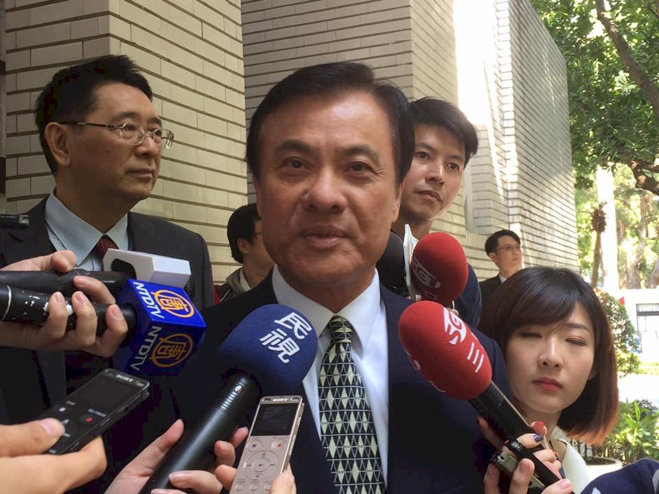 蘇祈麟操槍獲獎 蘇嘉全：邀國慶獨秀