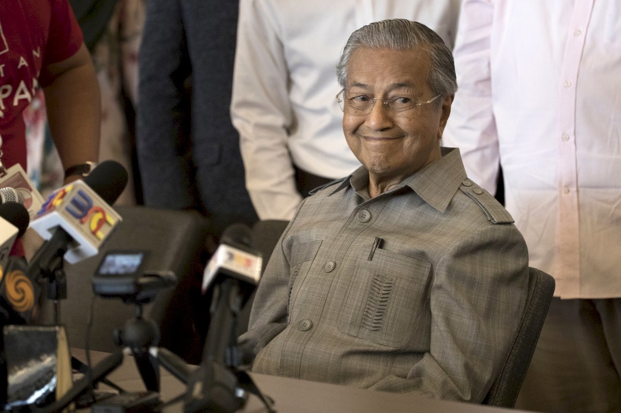 92歲馬哈地宣誓就任大馬第七任首相