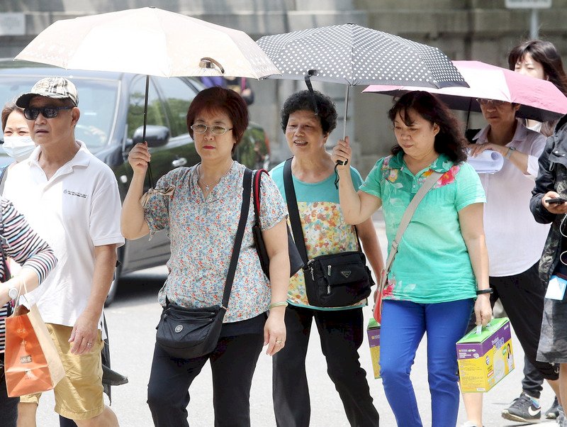 紫外線強防曬 山區及北部平地午後雷陣雨