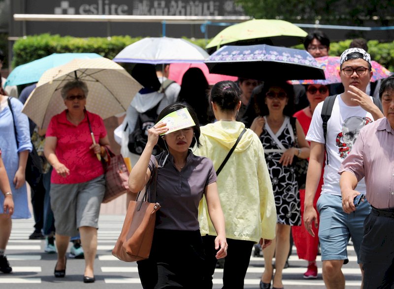 午後雷雨範圍擴大 高溫悶熱紫外線強
