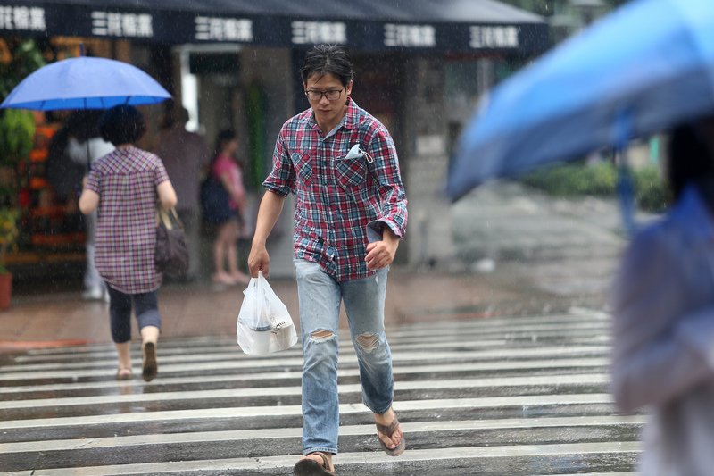 北部稍濕涼 中南部山區及花東防午後陣雨