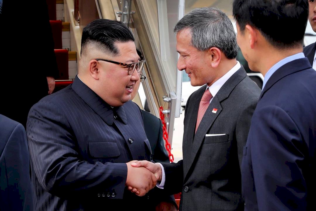 星外長推文 金正恩穿註冊商標毛裝抵星