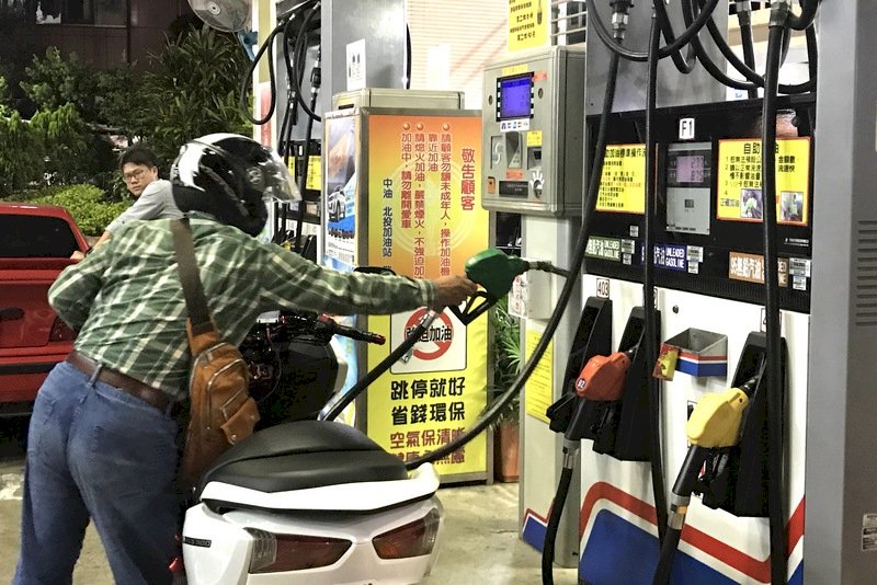 油價降2角 後續關注川金會與OPEC