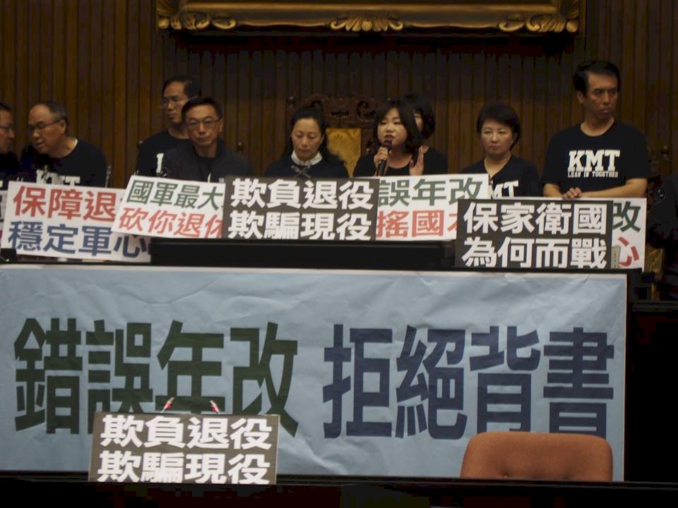 國民黨短暫佔主席台 許智傑：再晚都要三讀