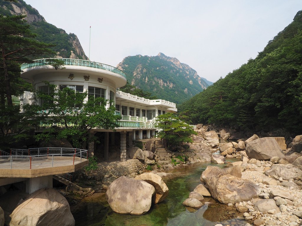 兩韓關係和緩 離散家屬金剛山重聚