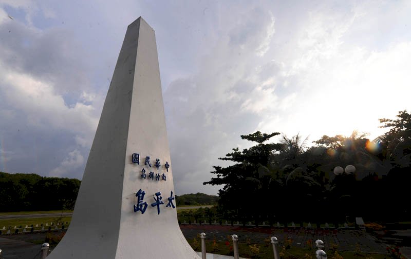 不受挑燈夜戰影響 10位立委清晨出發考察太平島