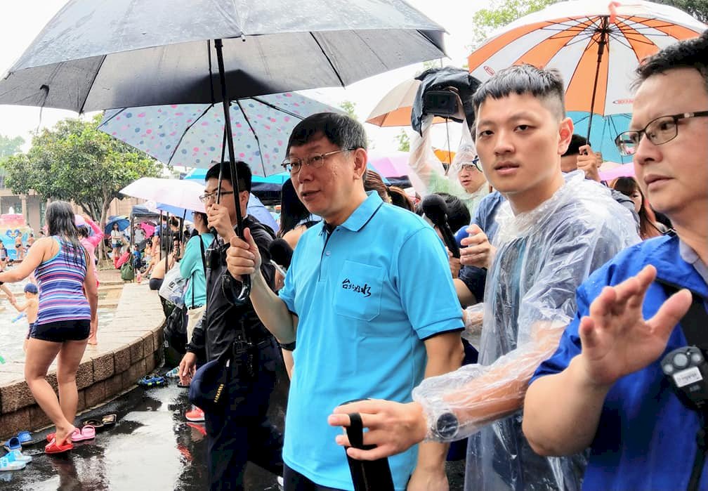 柯文哲出新書宣傳政績 丁守中批選舉策略