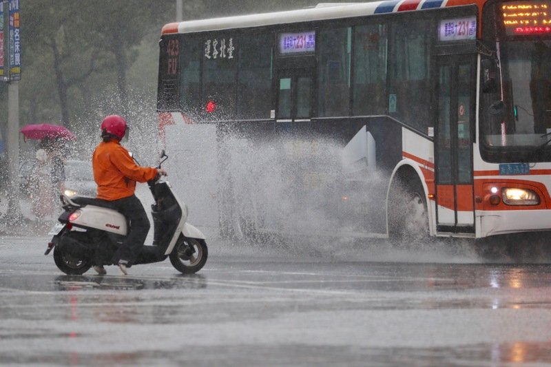 午後熱對流 各地山區可能出現較大雨勢