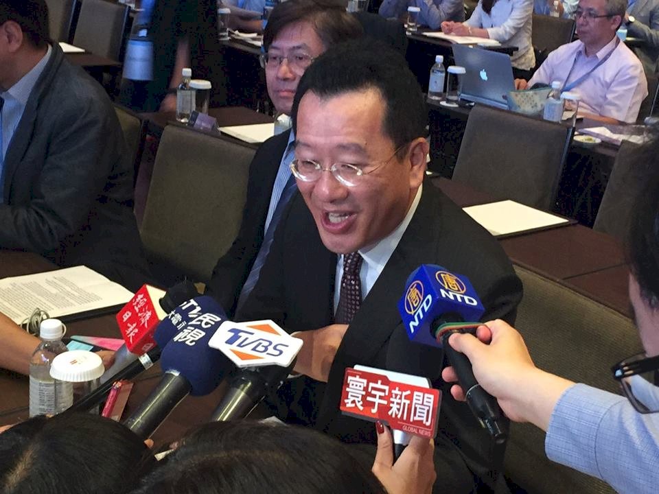 大同條款牴觸證交法 顧立雄：2法擇1適用