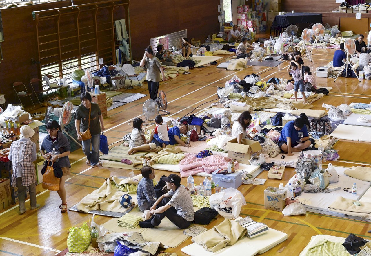 日本奪命雨勢暫緩 當局開挖土石尋人