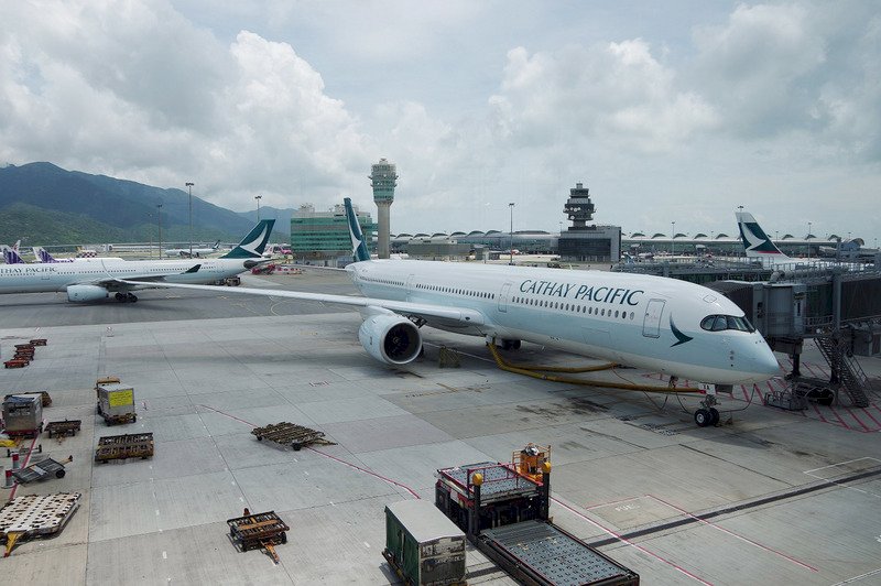 國泰航空開盤前暫停交易 營運恐由中國國航主導