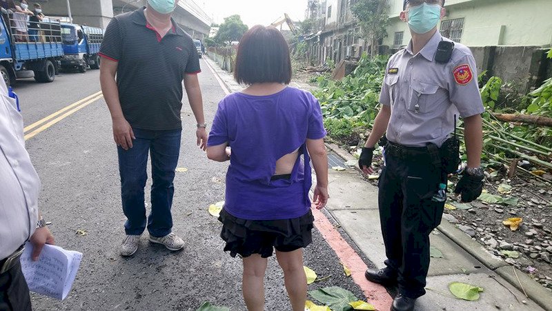 屏東縣議員咬警爆紅 素人參政成話題