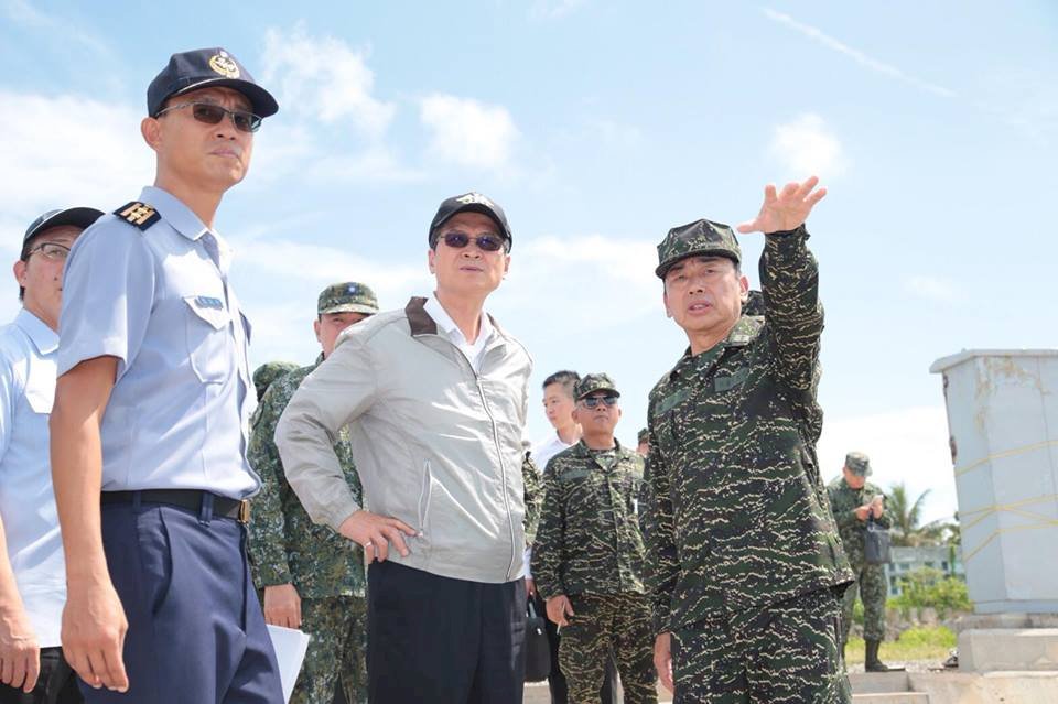國防部長今飛東沙 慰勉海疆官兵