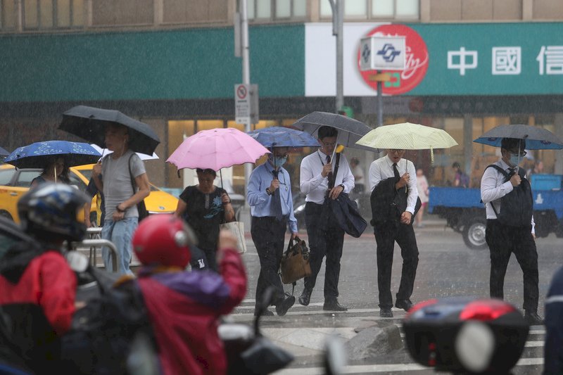 冷心低壓持續影響 午後留意局部大雨