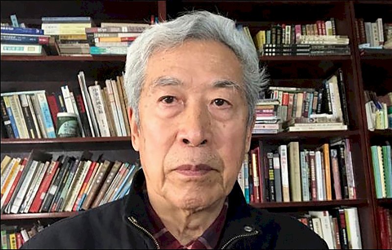 中國退休教授與外媒連線訪談 警察破門帶走