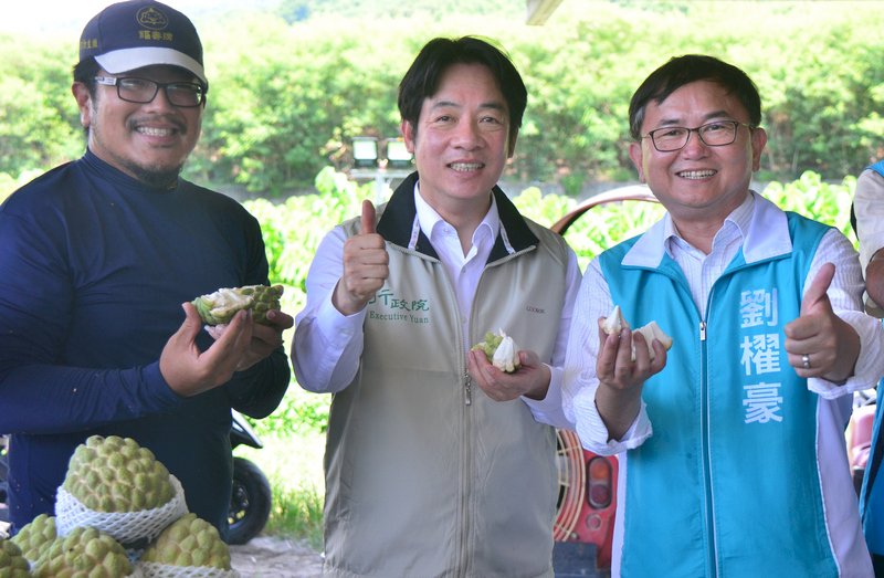 訪視台東農業 賴揆：政府將完善相關保險