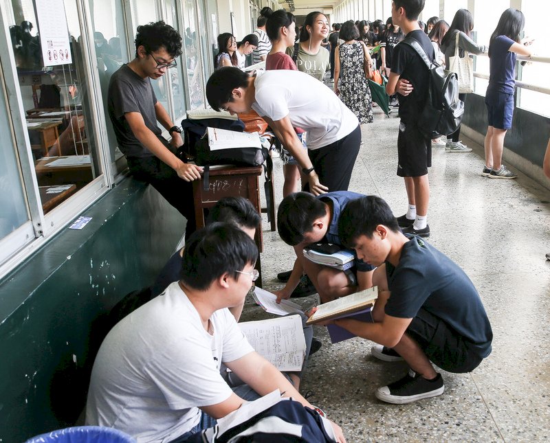大學考試7日放榜 可上網或用App查榜