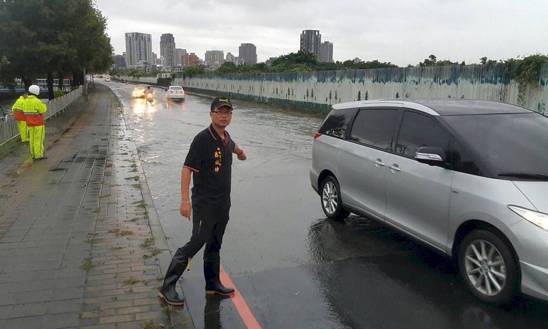 西南風影響 留意局部大雨或豪雨
