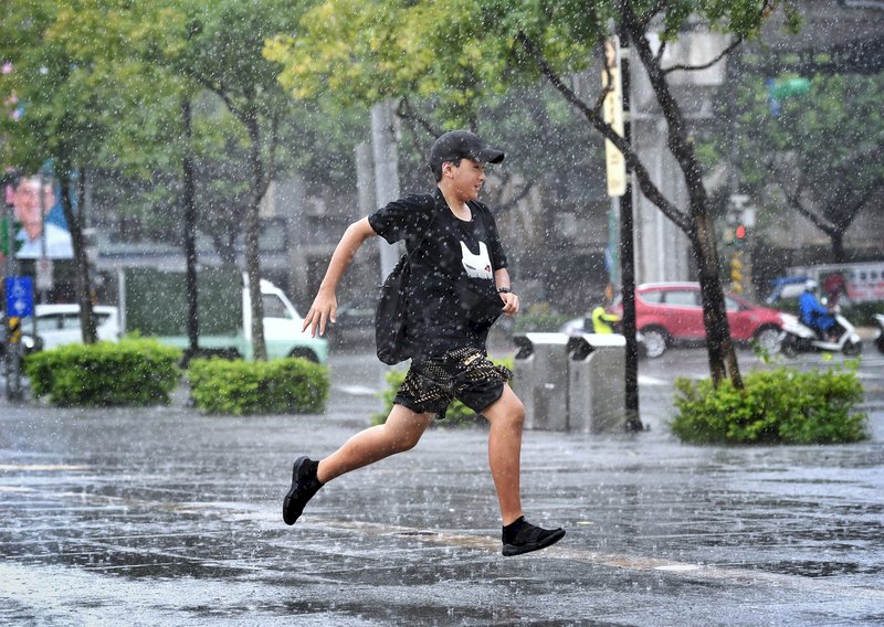強化短時強降雨預報技術 氣象局明年執行