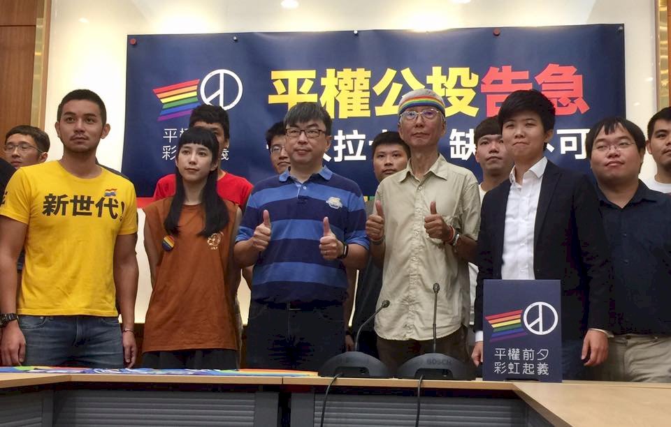 保障同婚公投連署還差15萬 網紅串聯拚過關