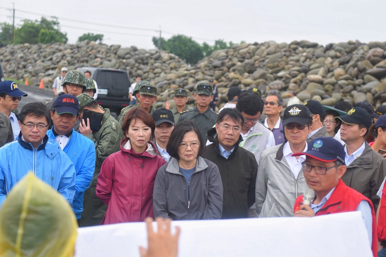 搭裝甲車勘災挨批 總統：怕委屈就別做總統