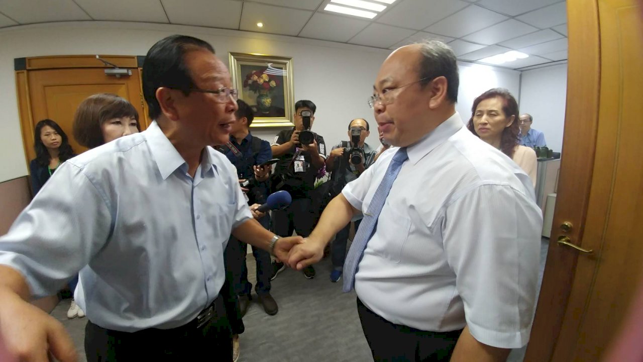 國民黨一次送3公投連署書 中選會：依次處理