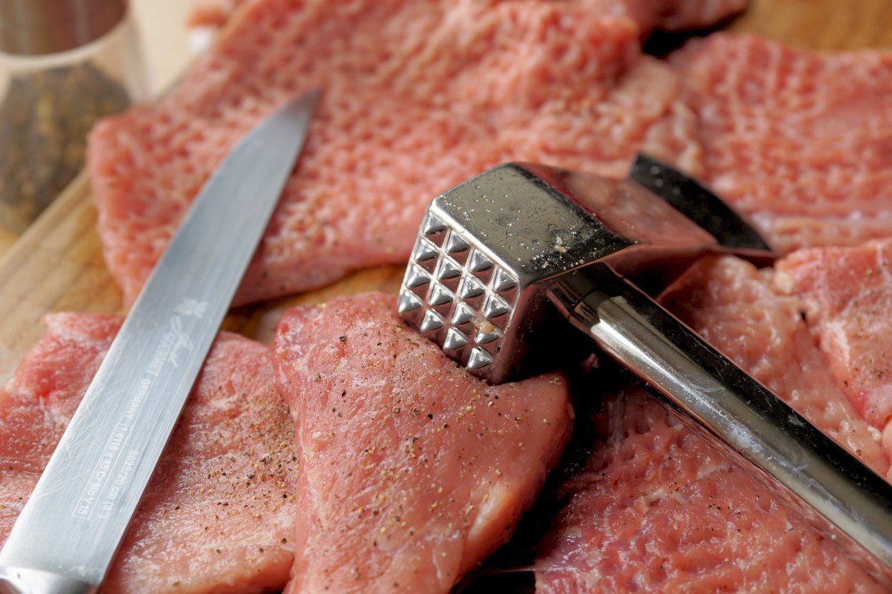 專家：非洲豬瘟 疑世界盃肉品帶回病毒
