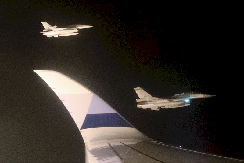 亞運代表團歸國 空軍F-16戰機升空迎接