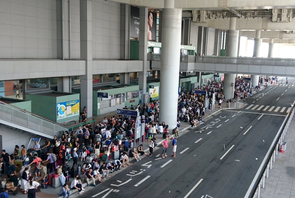 關西機場疏散 台旅客：排3小時都搭不到巴士