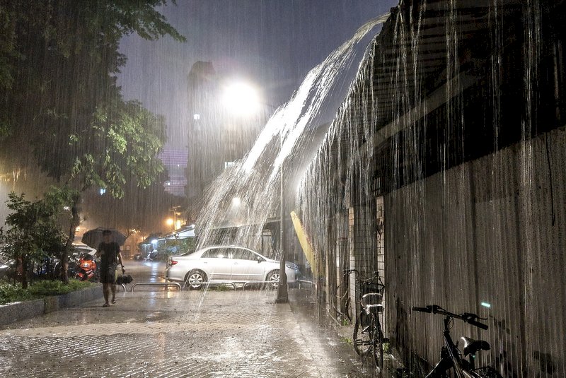 北市大雷雨 柯文哲進駐災變中心