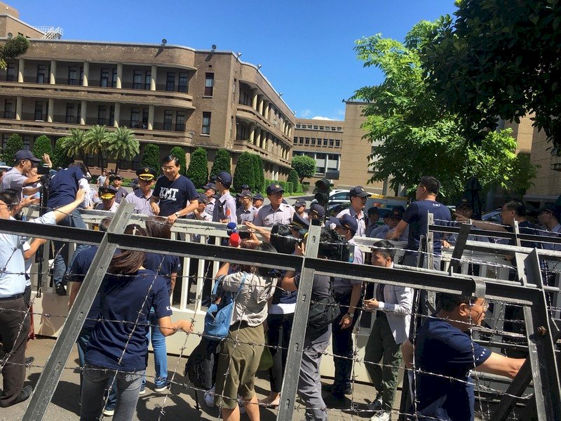 國民黨立委闖政院 政院：不樂見且遺憾