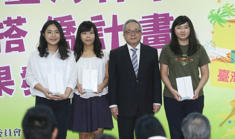 海外搭僑 施俊吉：持續推動青年國際參與