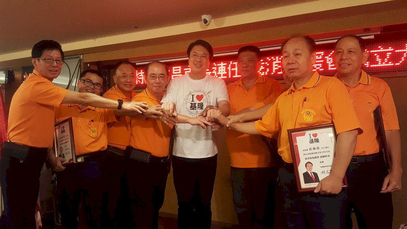 拚基市選戰 林右昌組後援會 謝立功環保淨灘