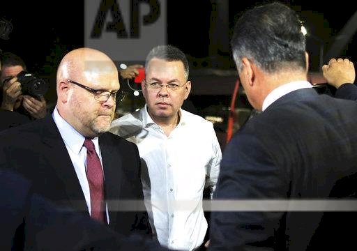 美牧師獲土國釋放 飛返美國