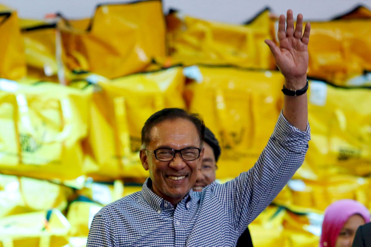 安華贏得國會補選 更接近首相寶座