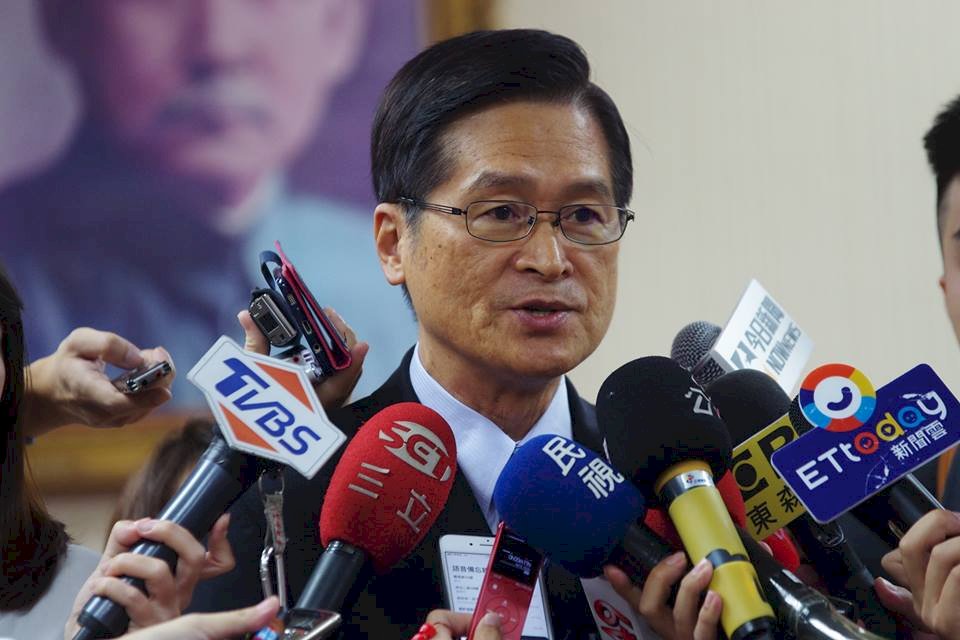 造勢場唱軍歌惹議 嚴德發：尊重