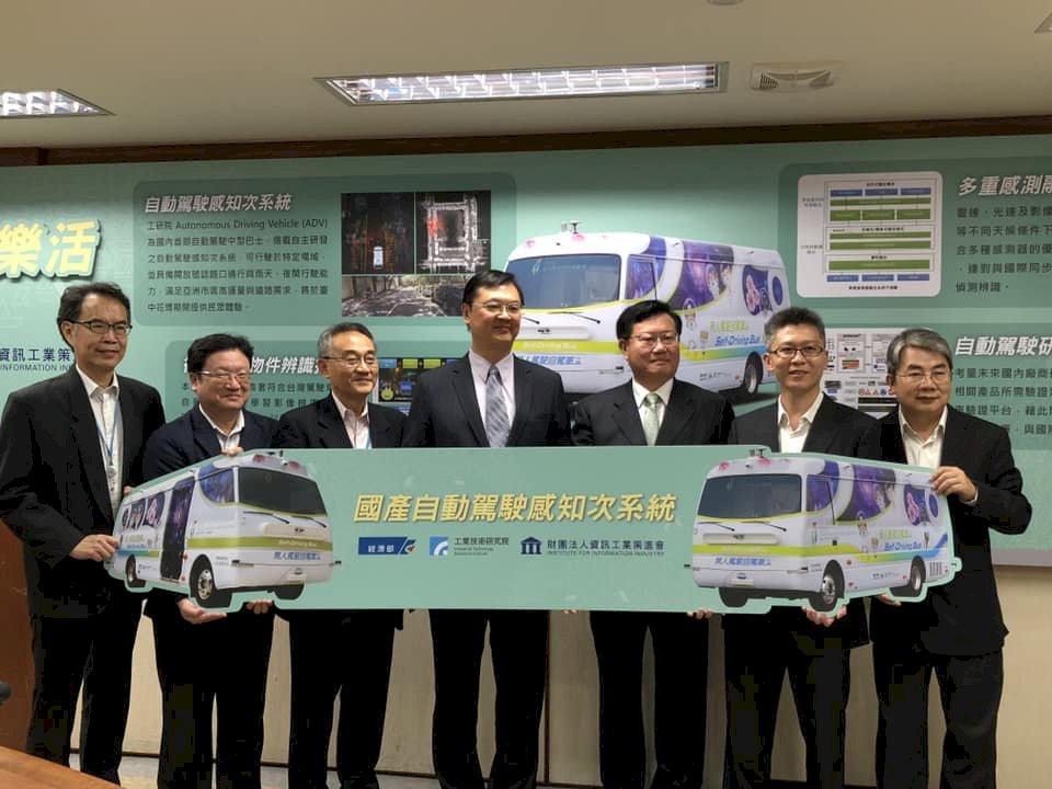 台灣首部自駕車亮相 年底台中花博試運行
