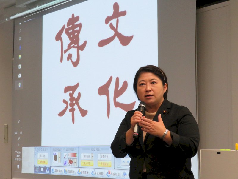 張炳煌東京秀e筆書畫 日國會議員大開眼界