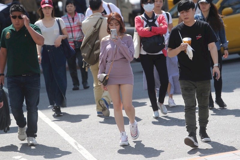 各地晴朗穩定溫差大 西部留意空品能見度