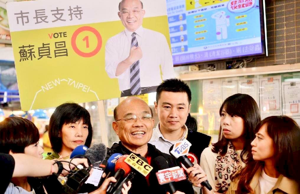 陳菊電話拜票助蘇 侯自信靠「小咖」也能贏