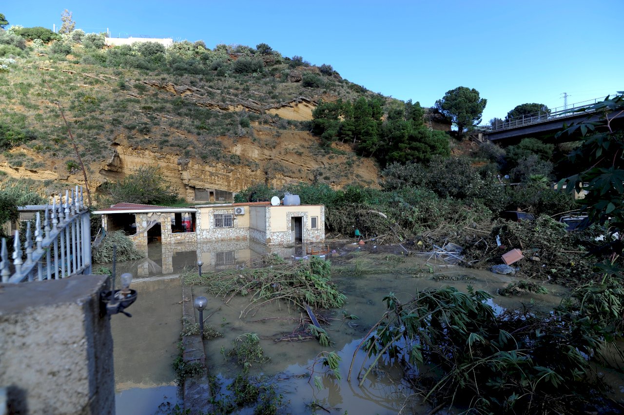 狂風暴雨肆虐義國一星期 逾30人喪命