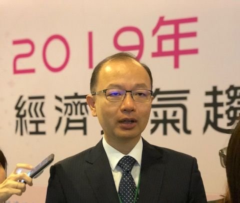 台經院：明年經濟陷「保2」戰 需蜂蜜檸檬治感冒