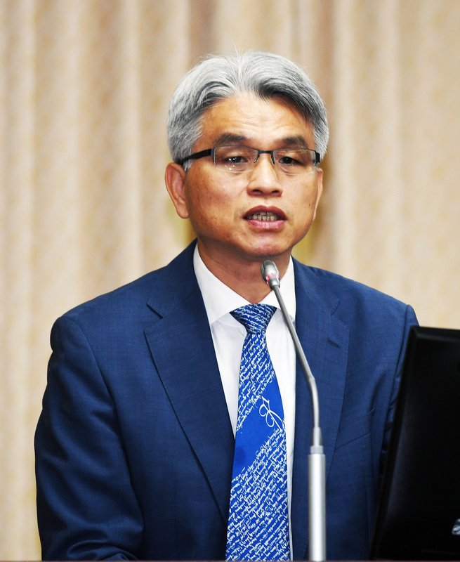 公投重行公告惹議 中選會主委道歉