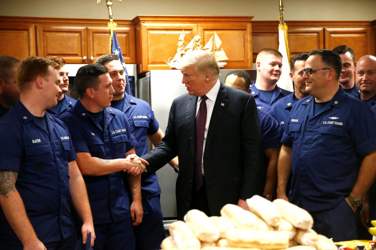 川普結束感恩節假期 發推特感恩自己