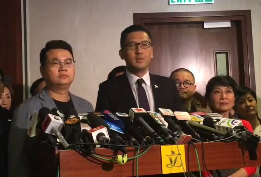 港議員議會抗議遭預約拘捕 或遭起訴