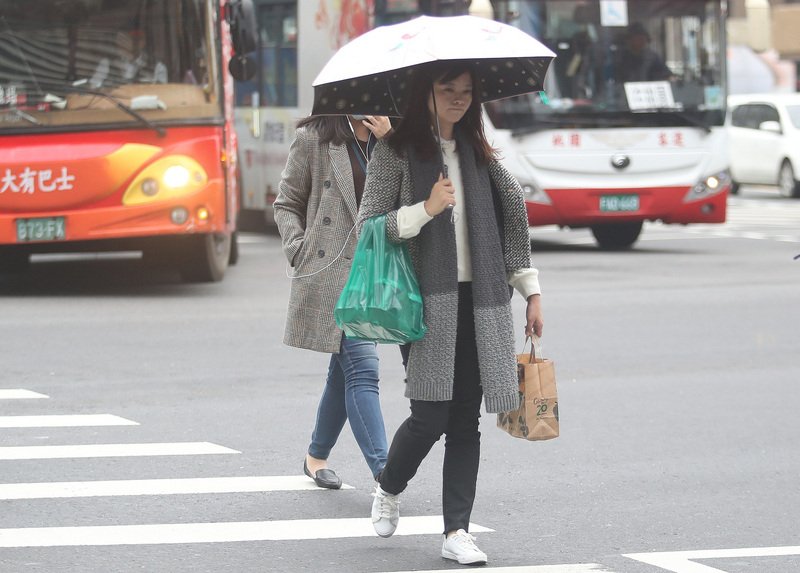 北東濕涼防大雨 中南部溫度變化大