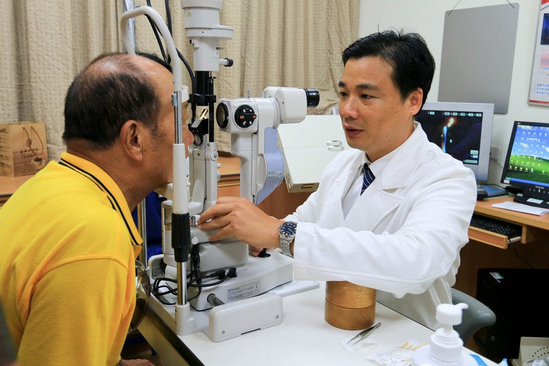 研究：老人骨折骨鬆與白內障相關
