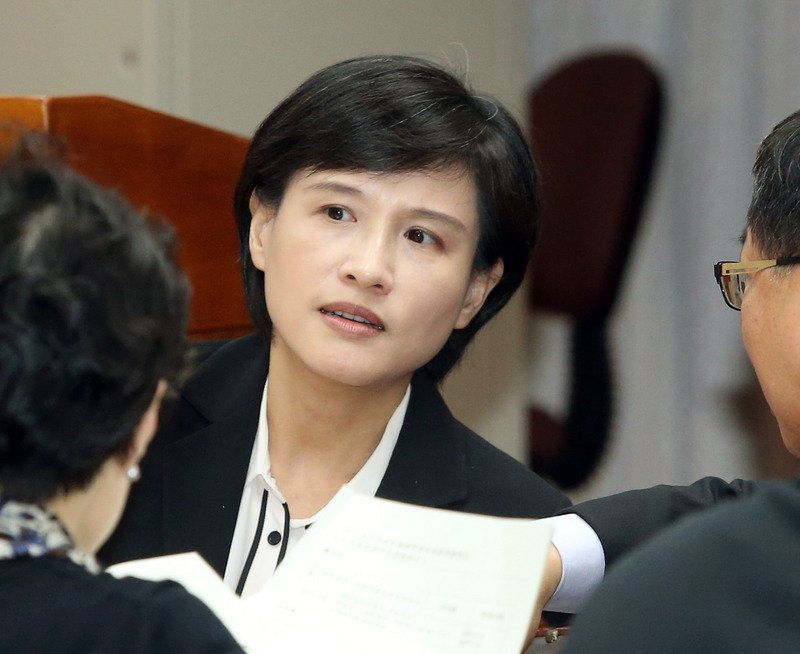 蘇貞昌兩度懇談 鄭麗君堅辭文化部長