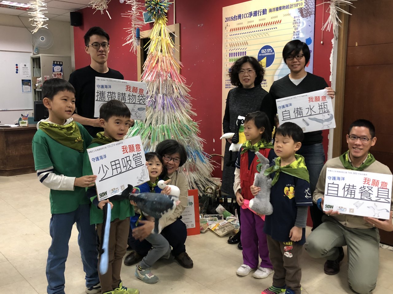 萬支海廢吸管打造「噎誕樹」環團籲迎接無塑聖誕節
