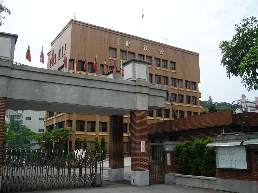 公務員兼差 銓敘部：研議中尚未定案